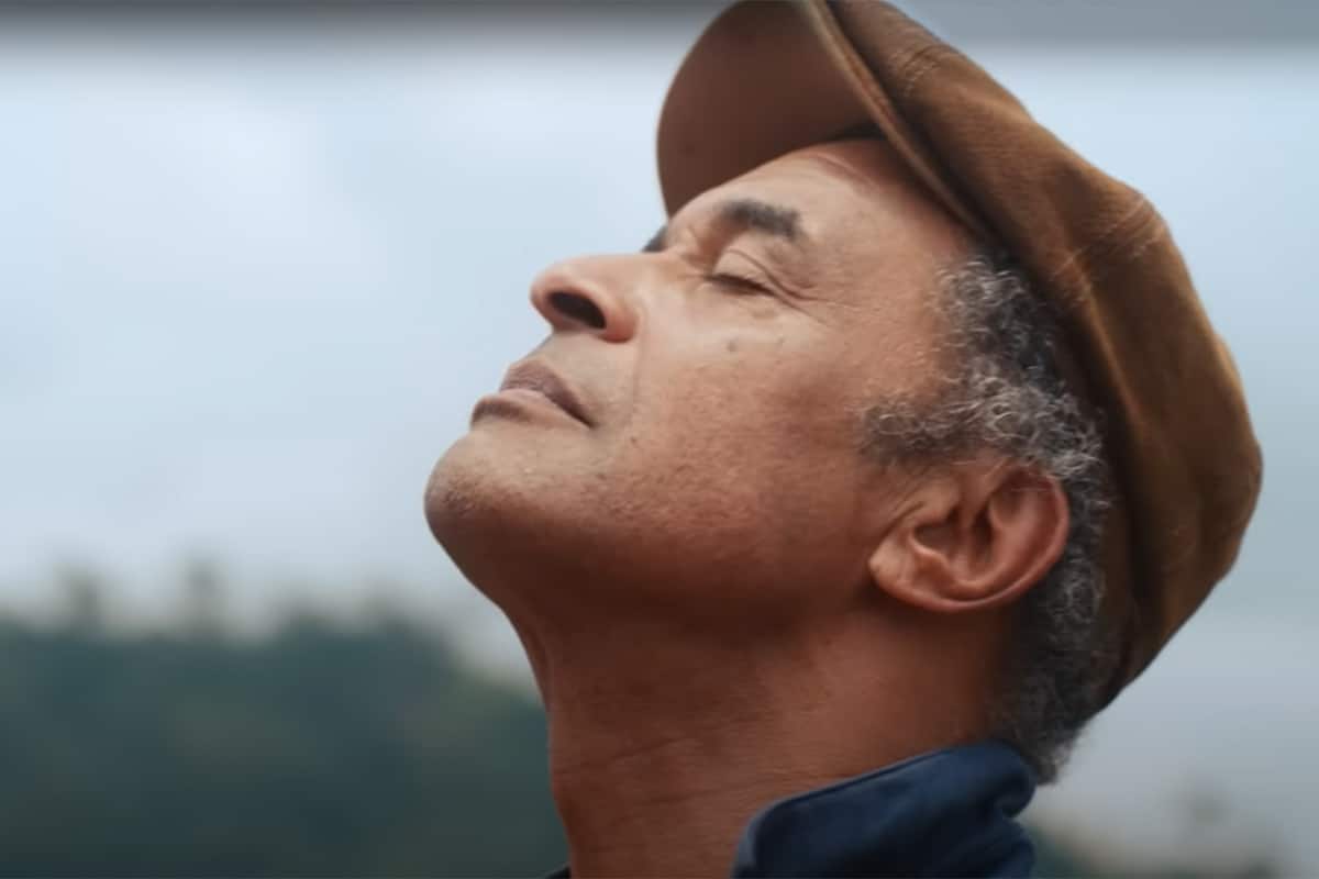 Yannick Noah dans le clip de La vie c'est maintenant