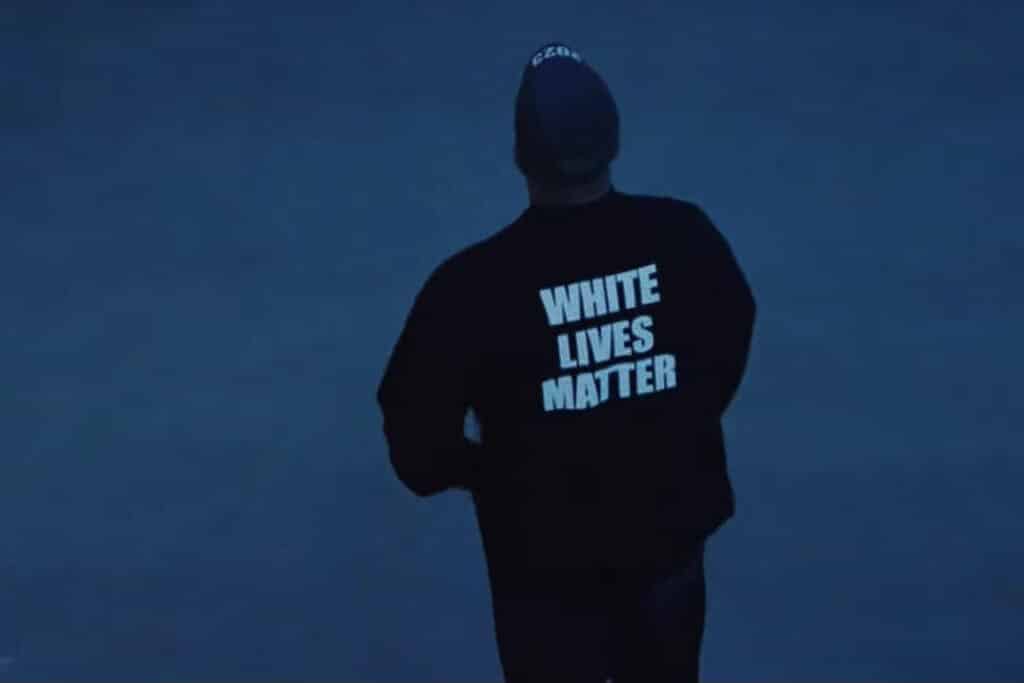 Kanye West choque avec White lives matter