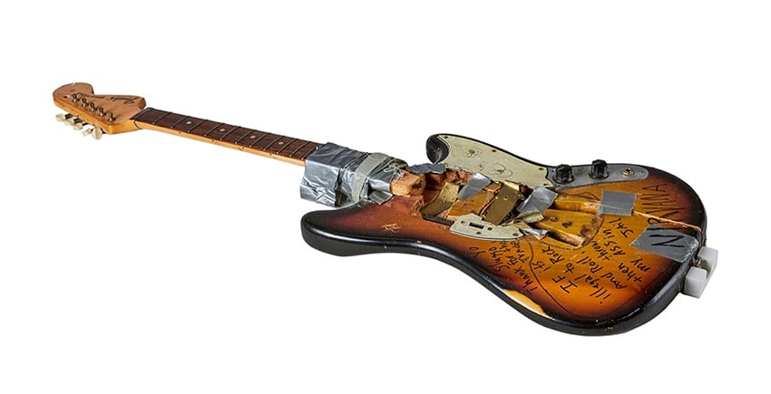 guitare Fender Mustang de 1973 de Kurt Cobain cassée lors d'un concert en 1989