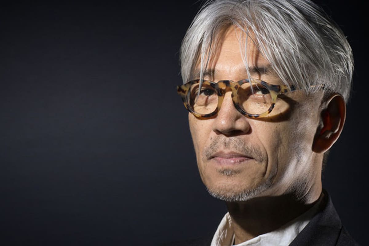 Ryuichi Sakamoto va sortir un album solo intitulé 12