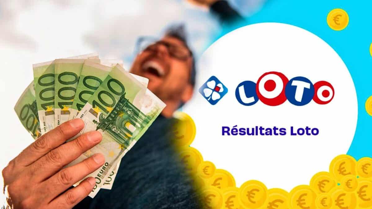 homme remporter loto content billet en mains