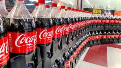 coca cola production bouteille