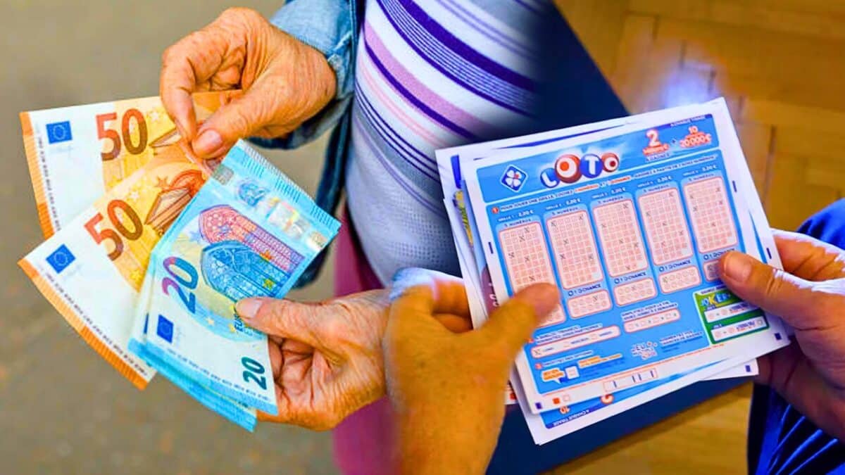 tickets loto gagnant femme argent en main